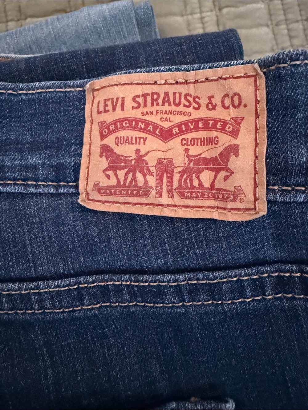 Levi's Indigo Blue Jeans with Red Tab - Picture 5 of 5